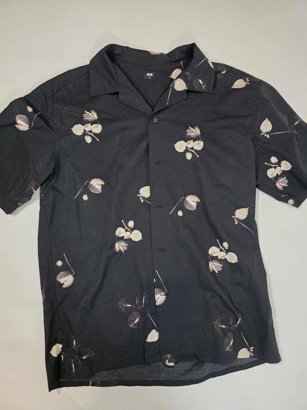 Uniqlo Men's Black Floral Short-Sleeve Button Shirt